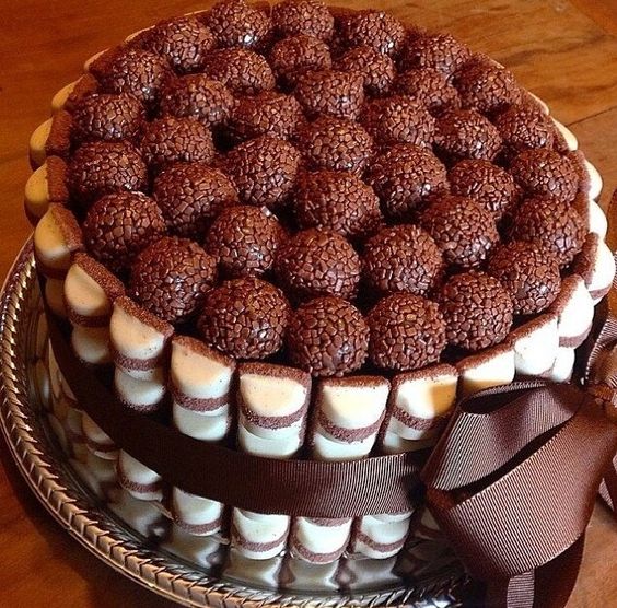 Decorazioni torte: basta cake design, ecco 20 idee semplici e creative