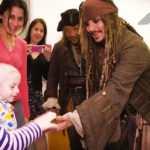 Cosa succede quando il (vero) capitan Jack Sparrow fa visita a dei bambini in ospedale