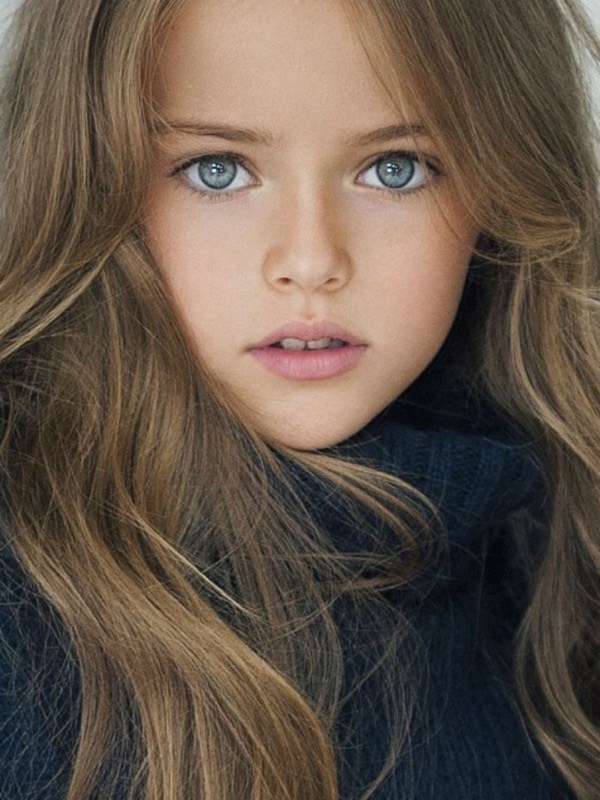 Baby miss, il trucco e le pose da donna delle bambine star dei social
