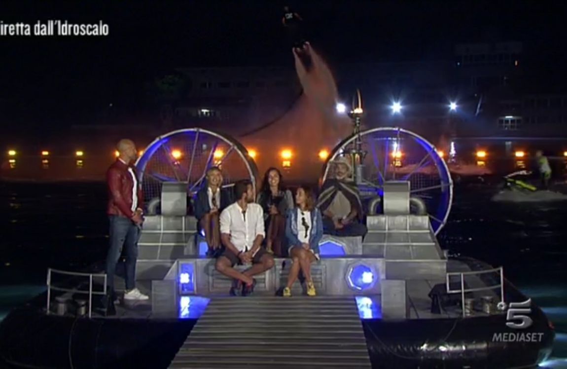 Isola dei Famosi: il trionfo di Raz (e "bionda"), il "gelo" tra Bettarini-Mello
