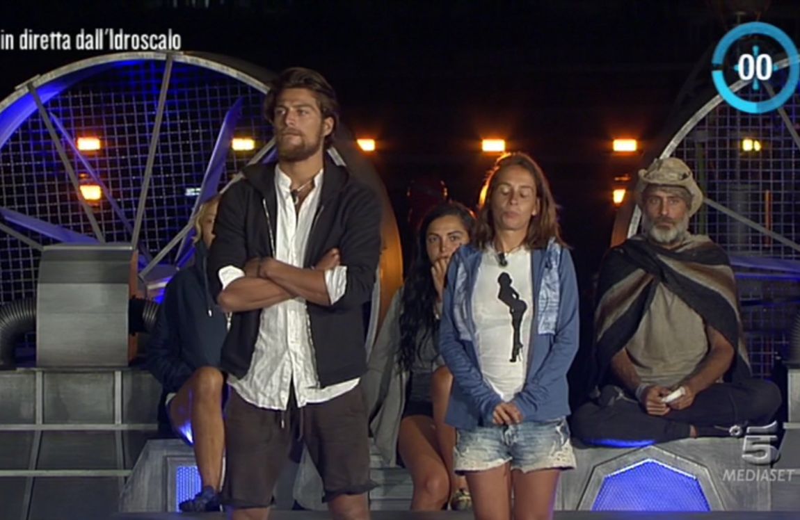 Isola dei Famosi: il trionfo di Raz (e "bionda"), il "gelo" tra Bettarini-Mello