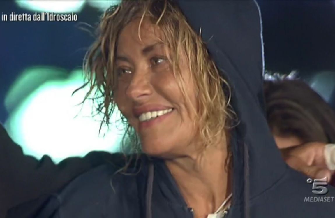Isola dei Famosi: il trionfo di Raz (e "bionda"), il "gelo" tra Bettarini-Mello