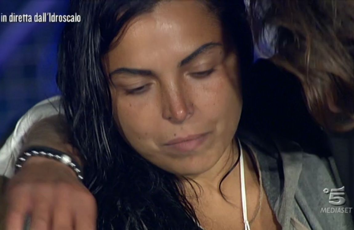 Isola dei Famosi: il trionfo di Raz (e "bionda"), il "gelo" tra Bettarini-Mello