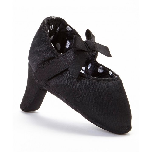 Scarpe con i tacchi per neonate: il baby glamour fa discutere