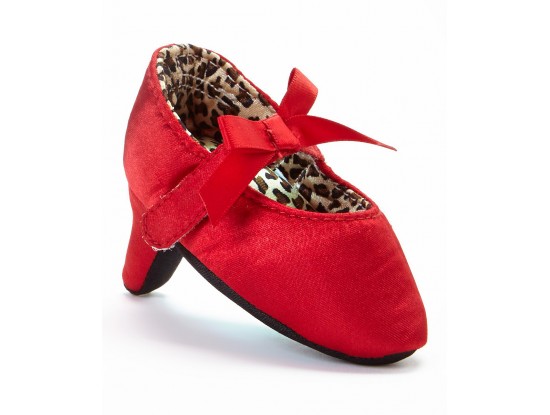 Scarpe con i tacchi per neonate: il baby glamour fa discutere