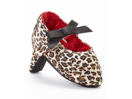 Scarpe con i tacchi per neonate: il baby glamour fa discutere