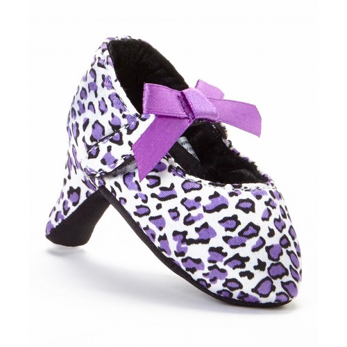 Scarpe con i tacchi per neonate: il baby glamour fa discutere
