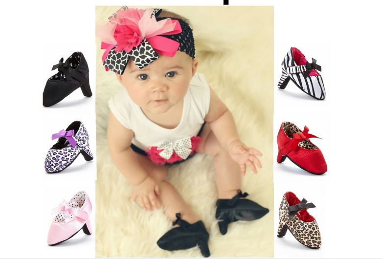 Scarpe con i tacchi per neonate: il baby glamour fa discutere