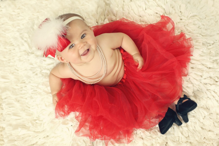 Scarpe con i tacchi per neonate: il baby glamour fa discutere