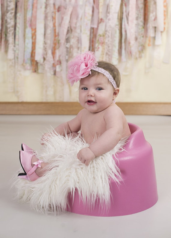 Scarpe con i tacchi per neonate: il baby glamour fa discutere