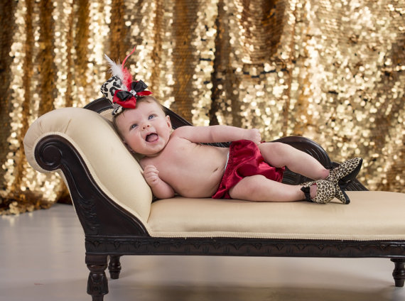 Scarpe con i tacchi per neonate: il baby glamour fa discutere