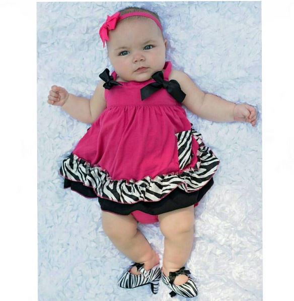 Scarpe con i tacchi per neonate: il baby glamour fa discutere