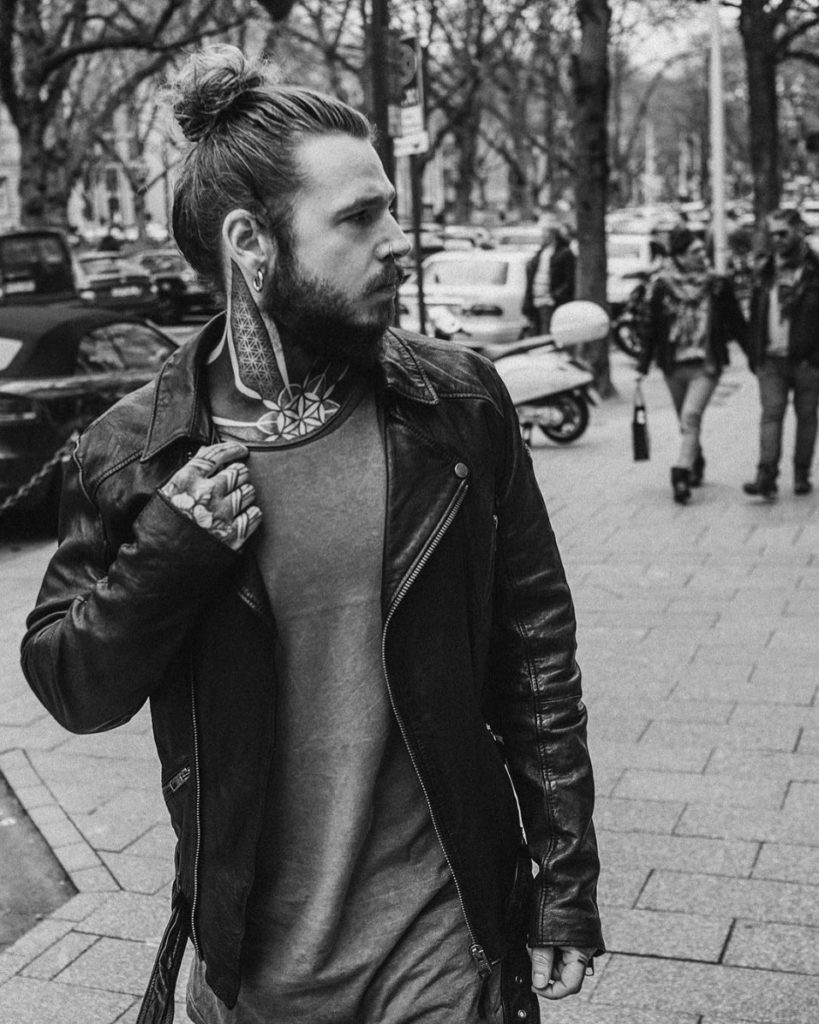 Da obeso a modello: le cicatrici da perdita di peso diventano tattoo
