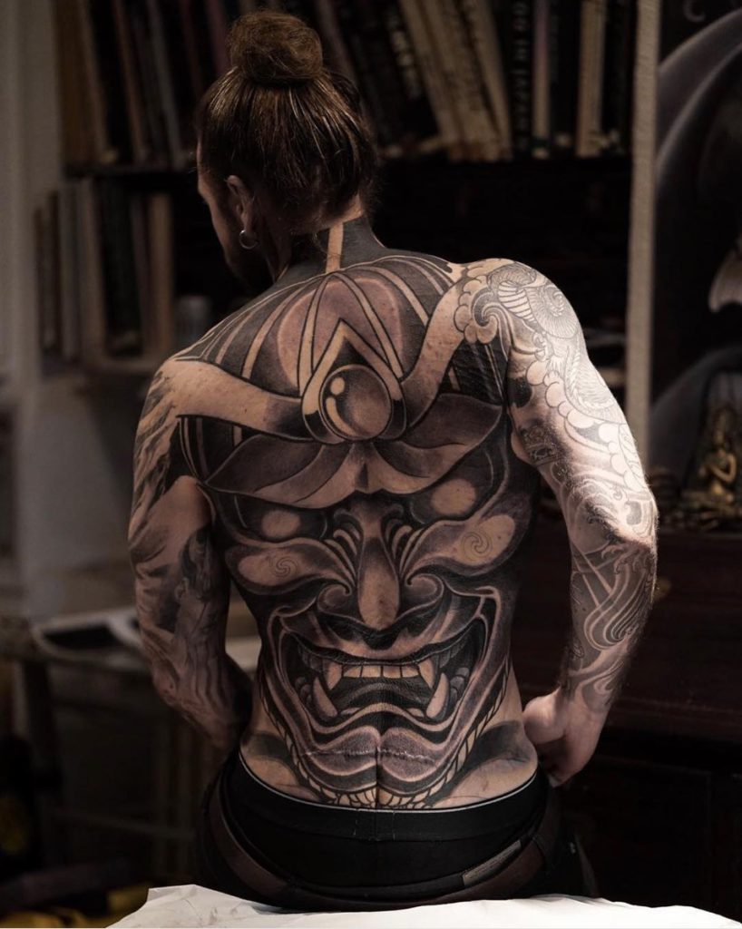 Da obeso a modello: le cicatrici da perdita di peso diventano tattoo