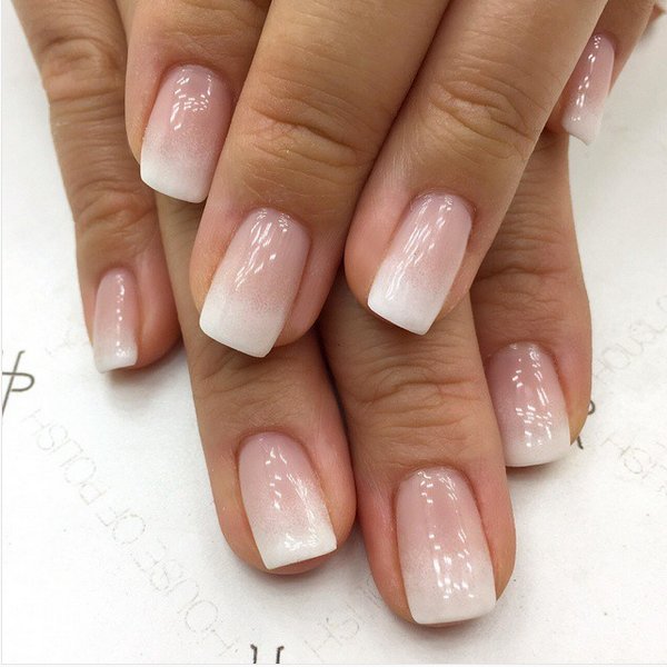 Ombré nails: 10 idee dai social e come realizzarle