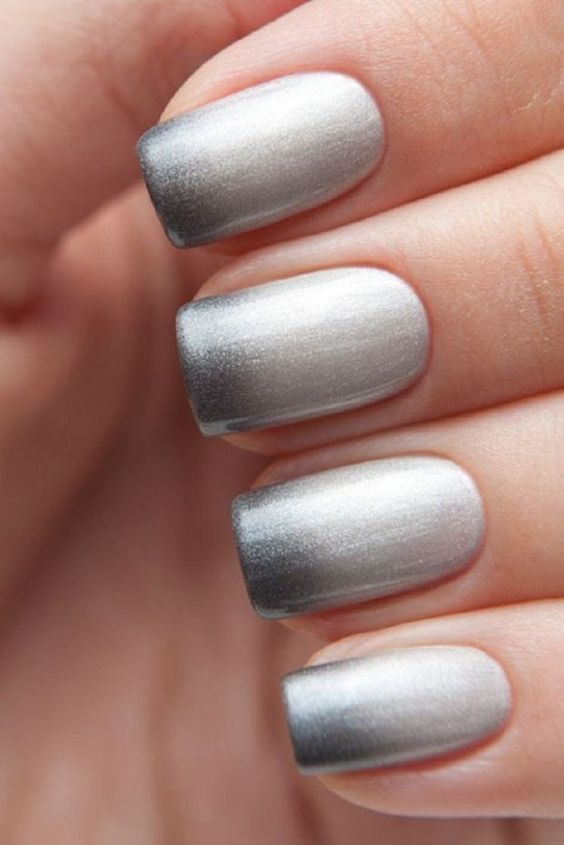 Ombré nails: 10 idee dai social e come realizzarle