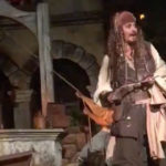 Johnny Depp, sorpresa per i fan: veste i panni di Jack Sparrow a Disneyland