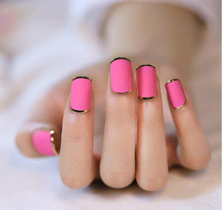 Sono tornate le unghie quadrate e queste sono le nail art più belle