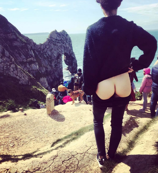 Cheeky exploits, la nuova tendenza Instagram "panorama + lato B"