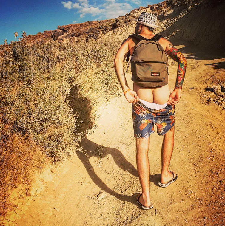 Cheeky exploits, la nuova tendenza Instagram "panorama + lato B"