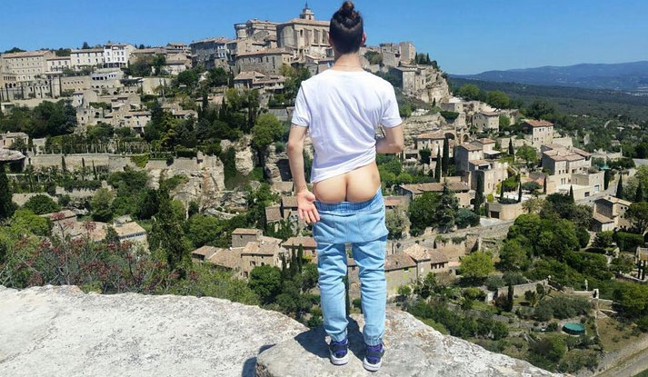 Cheeky exploits, la nuova tendenza Instagram "panorama + lato B"
