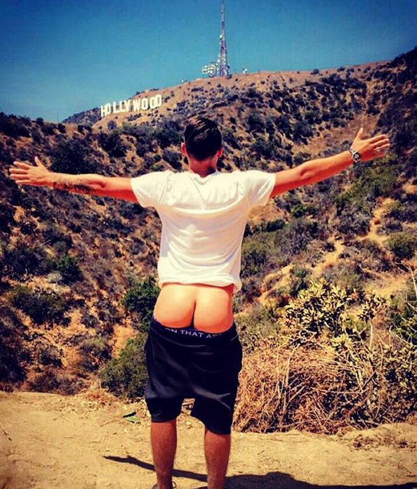 Cheeky exploits, la nuova tendenza Instagram "panorama + lato B"