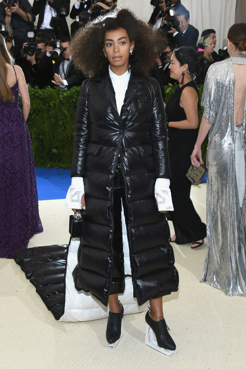Met Gala, dall'abito con 85mila cristalli al nuovo amore di Selena Gomez
