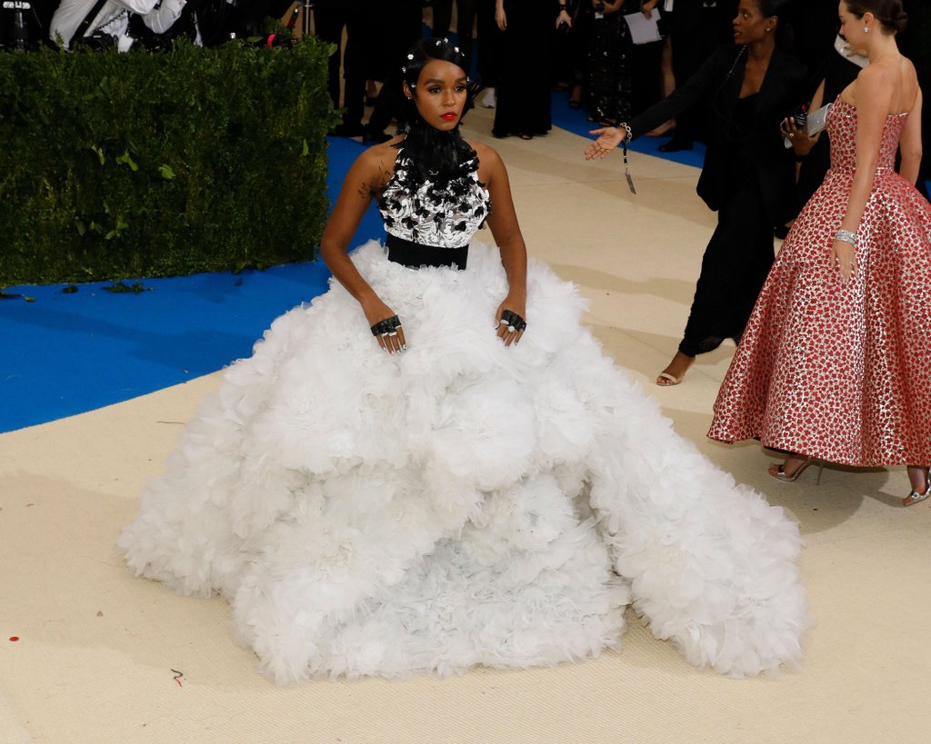 Met Gala, dall'abito con 85mila cristalli al nuovo amore di Selena Gomez