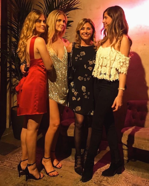 Il party di Chiara Ferragni, tra ex, Fedez e quei vestiti... dopo le prove di "maternità"
