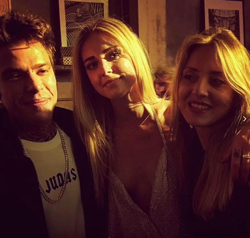 Il party di Chiara Ferragni, tra ex, Fedez e quei vestiti... dopo le prove di "maternità"