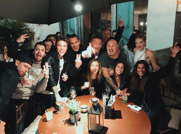 Il party di Chiara Ferragni, tra ex, Fedez e quei vestiti... dopo le prove di "maternità"