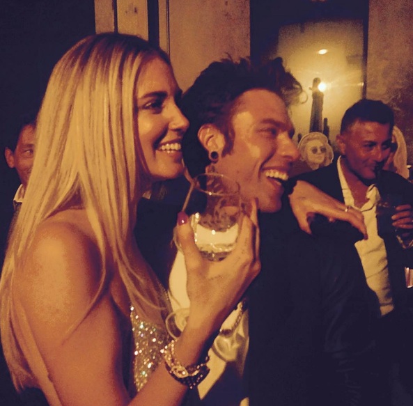 Il party di Chiara Ferragni, tra ex, Fedez e quei vestiti... dopo le prove di "maternità"