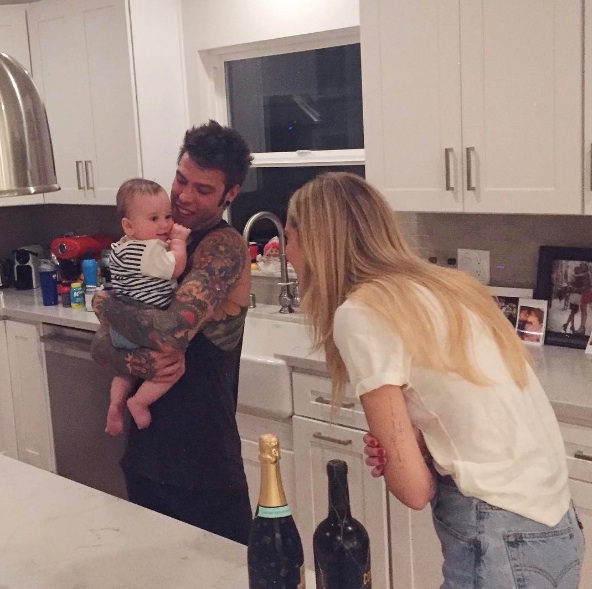 Il party di Chiara Ferragni, tra ex, Fedez e quei vestiti... dopo le prove di "maternità"