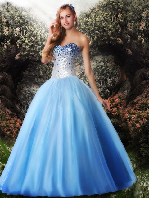 Esiste una collezione di abiti da sera ispirati alla Disney