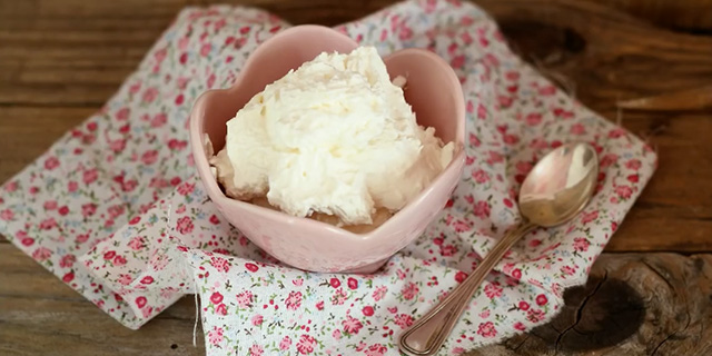 La crema al mascarpone adatta a tutti: senza uova e senza lattosio La crema al mascarpone adatta a tutti: senza uova e senza lattosio