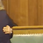 "Rosemary, mi vuoi sposare?": la chiede in sposa dopo 25 anni durante... l'assemblea