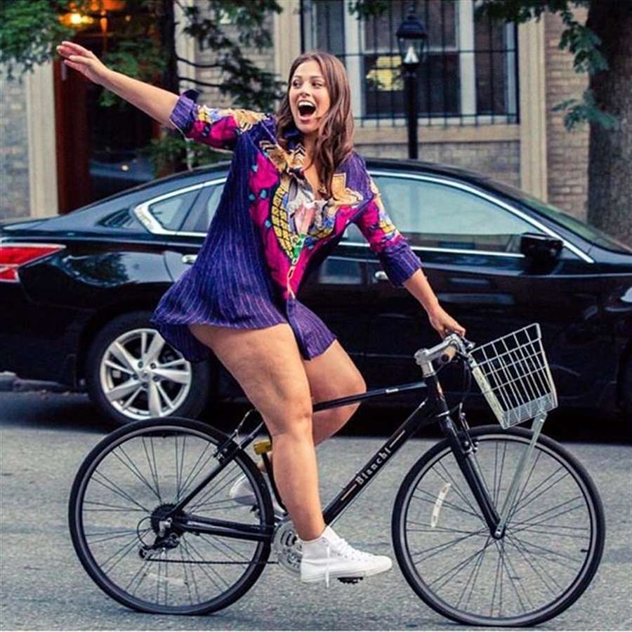Belle e vere: vip che (senza photoshop) "non superano" la prova costume