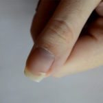 Come riparare facilmente un'unghia rotta