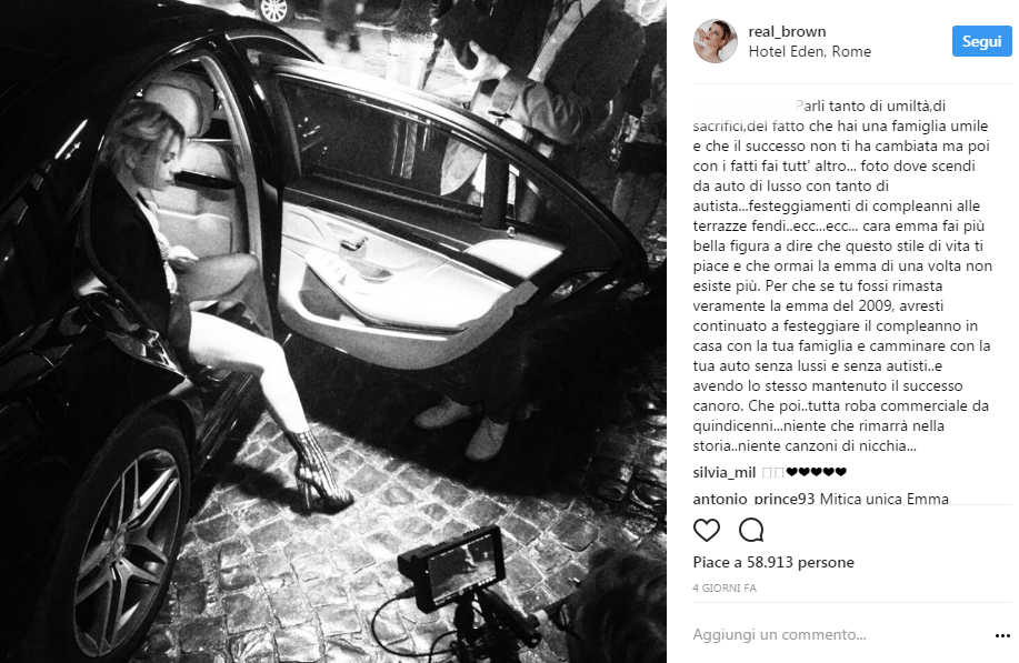 Emma si spoglia e risponde alla signora che le scrive "Truzza, camionista"