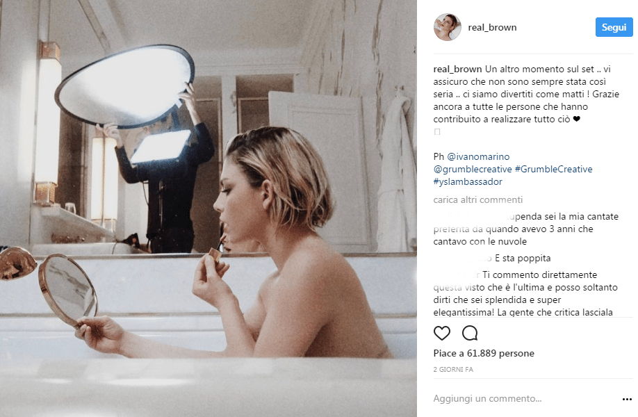 Emma si spoglia e risponde alla signora che le scrive "Truzza, camionista"