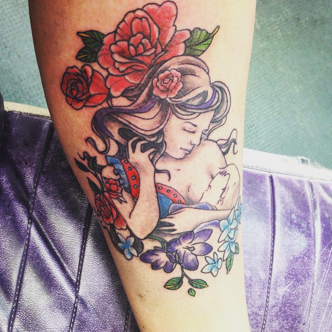 10 tatuaggi per celebrare la bellezza dell'allattamento al seno