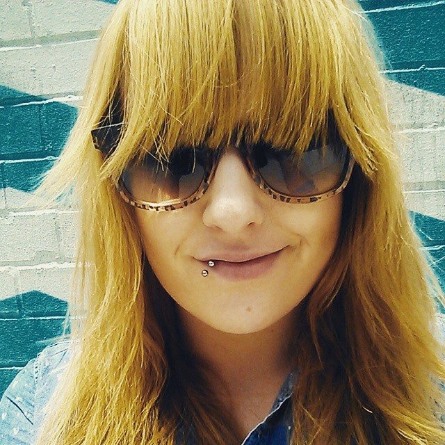 9 cose che solo una ragazza che ha la frangia può capire