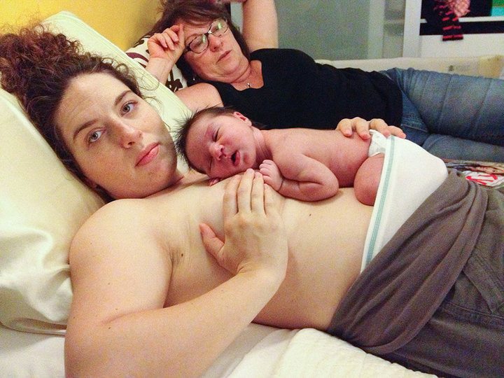 La forza delle mamme: i primi 2 anni di maternità in 14 scatti