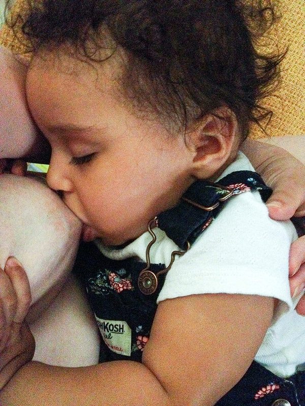 La forza delle mamme: i primi 2 anni di maternità in 14 scatti