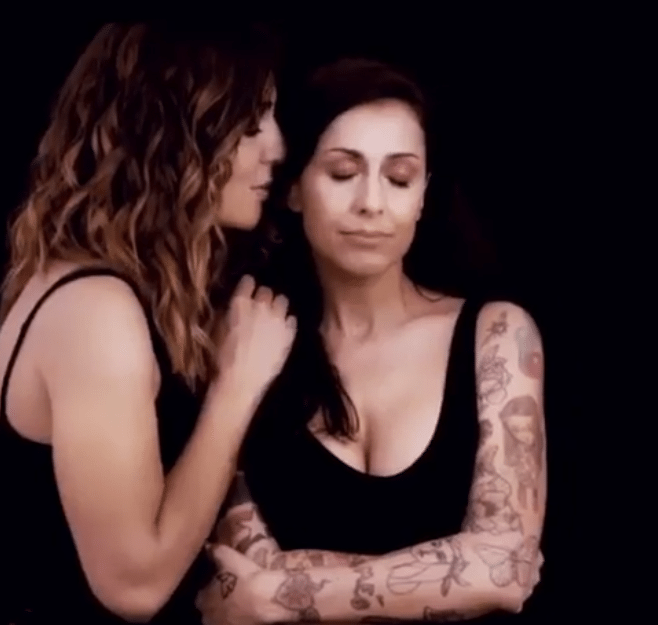 Ambra Angiolini ritrova l'amore e torna a ballare e cantare come ai tempi di Non è la Rai