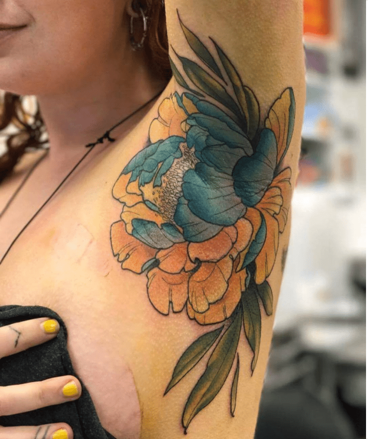 Sotto le ascelle? Niente peli, solo tatuaggi