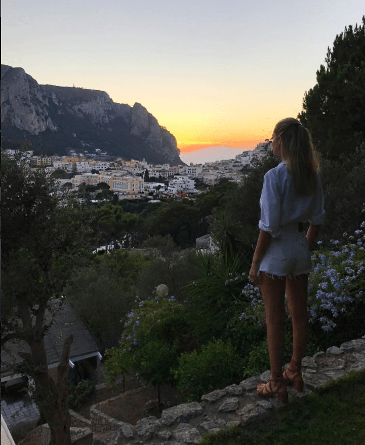 Le vacanze di Fedez e Chiara Ferragni... con errore grammaticale