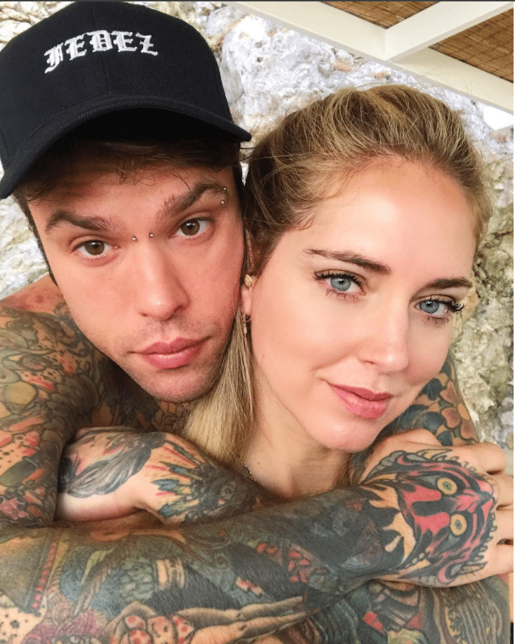 Le vacanze di Fedez e Chiara Ferragni... con errore grammaticale