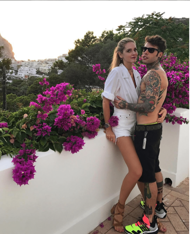 Le vacanze di Fedez e Chiara Ferragni... con errore grammaticale