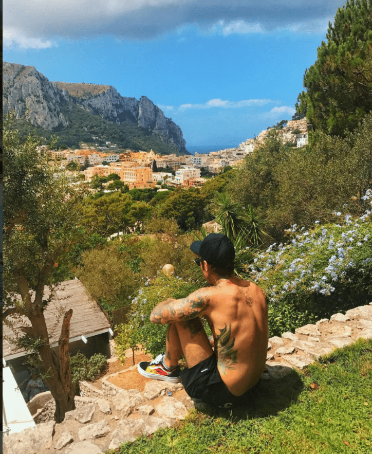 Le vacanze di Fedez e Chiara Ferragni... con errore grammaticale